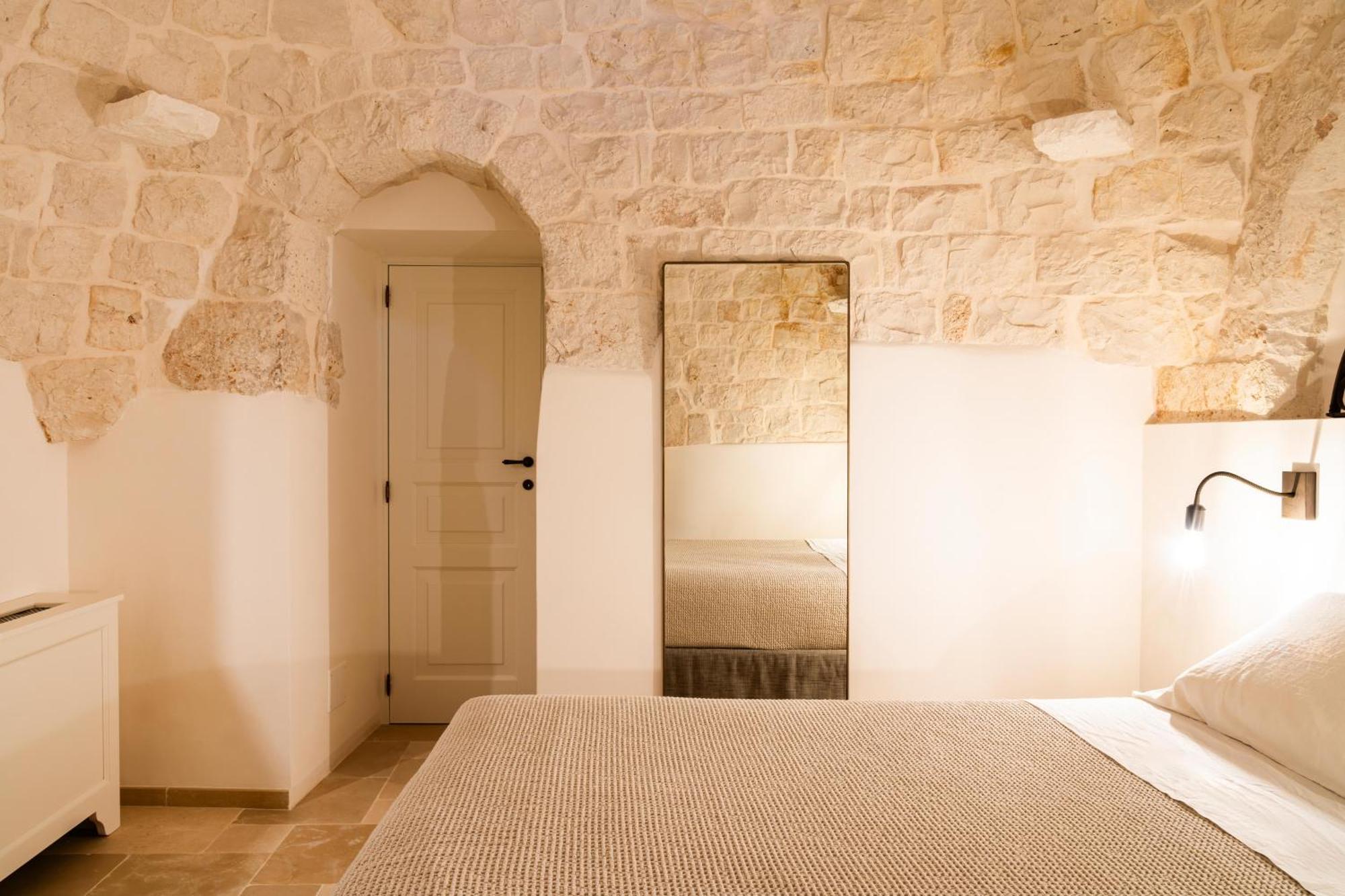 Trullo Jale - Boutique Apartments Остуни Экстерьер фото