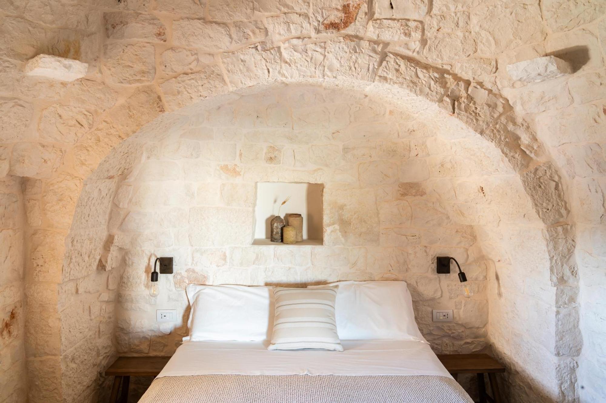 Trullo Jale - Boutique Apartments Остуни Экстерьер фото