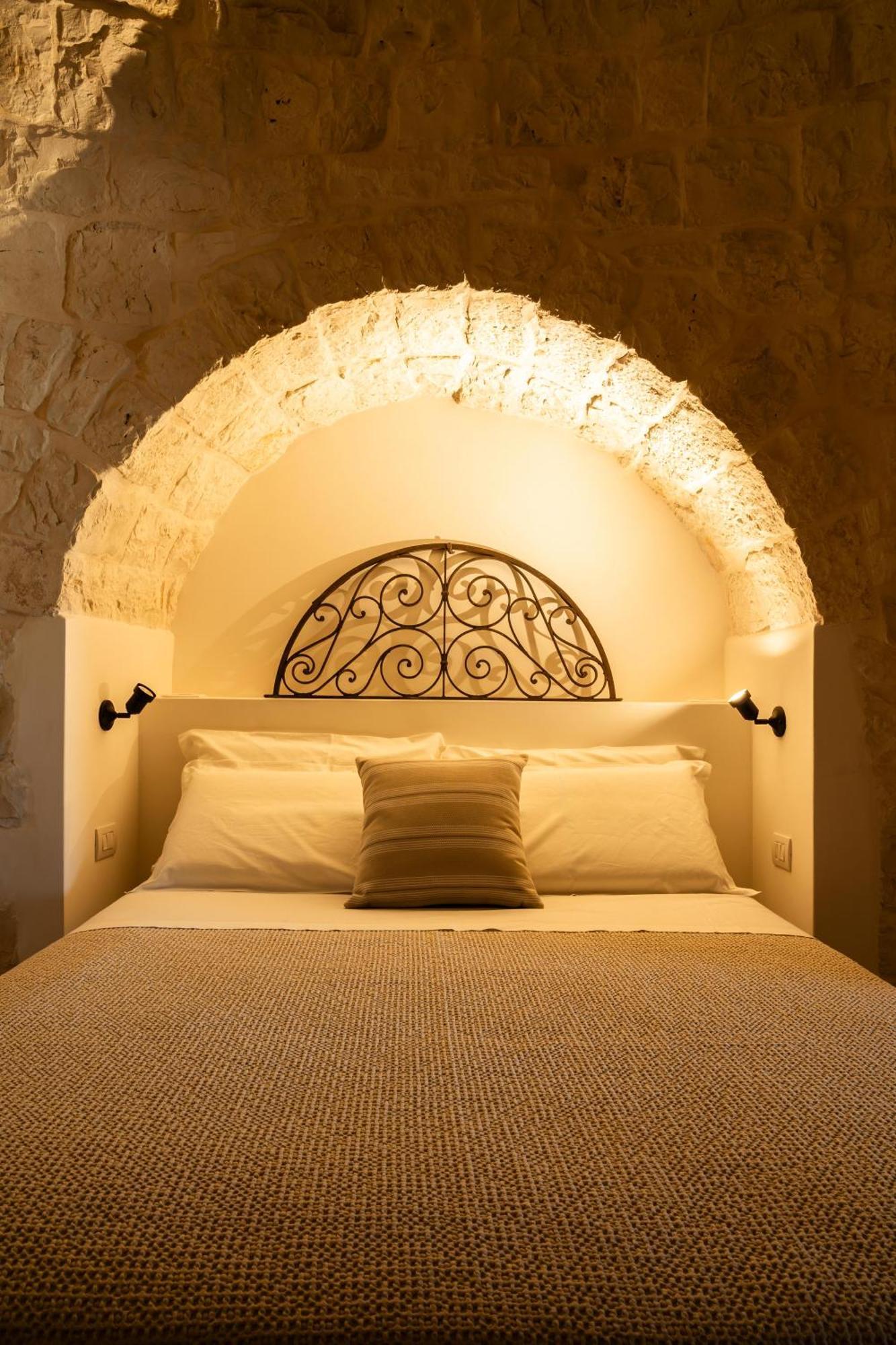 Trullo Jale - Boutique Apartments Остуни Экстерьер фото
