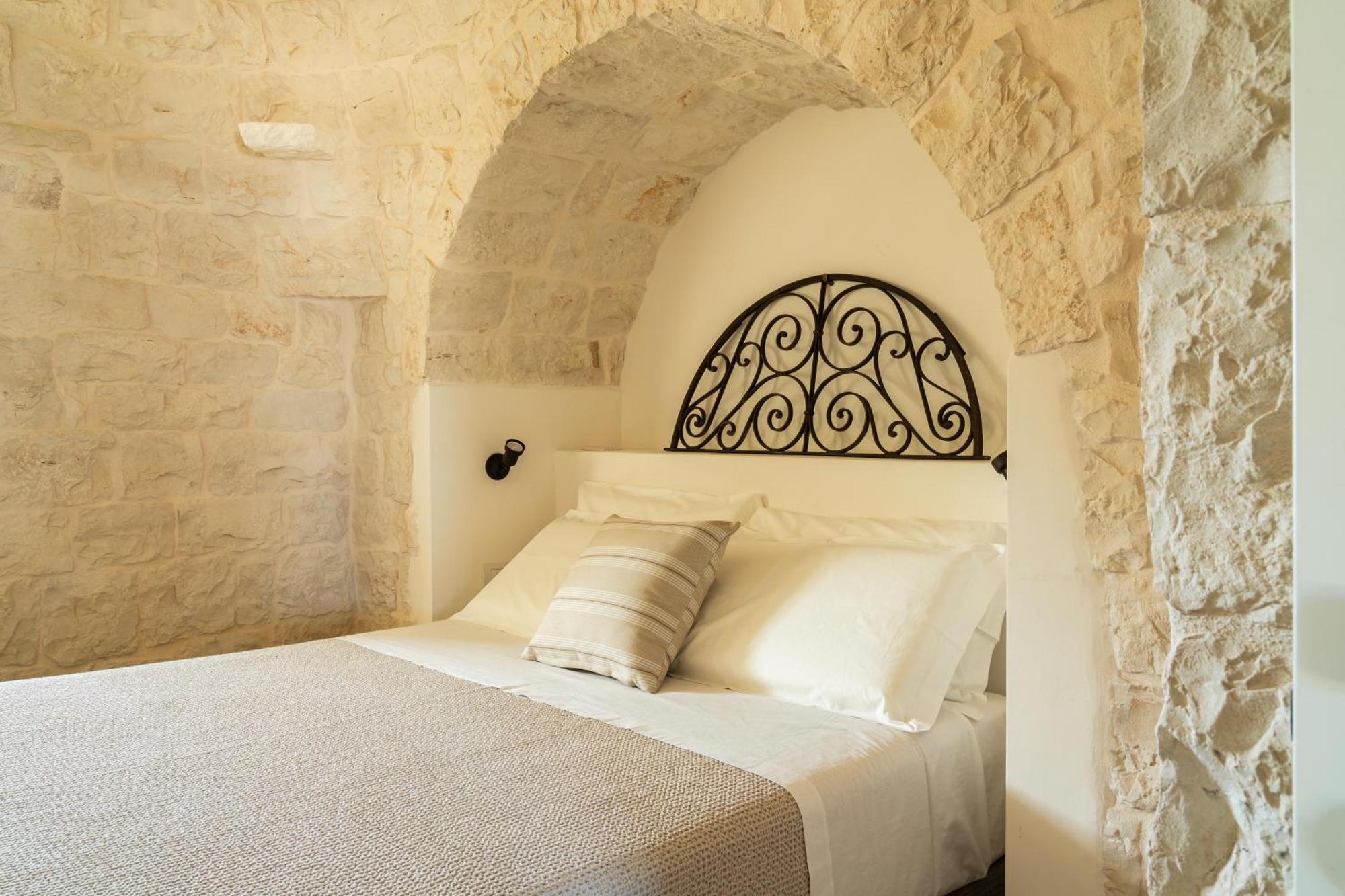 Trullo Jale - Boutique Apartments Остуни Экстерьер фото