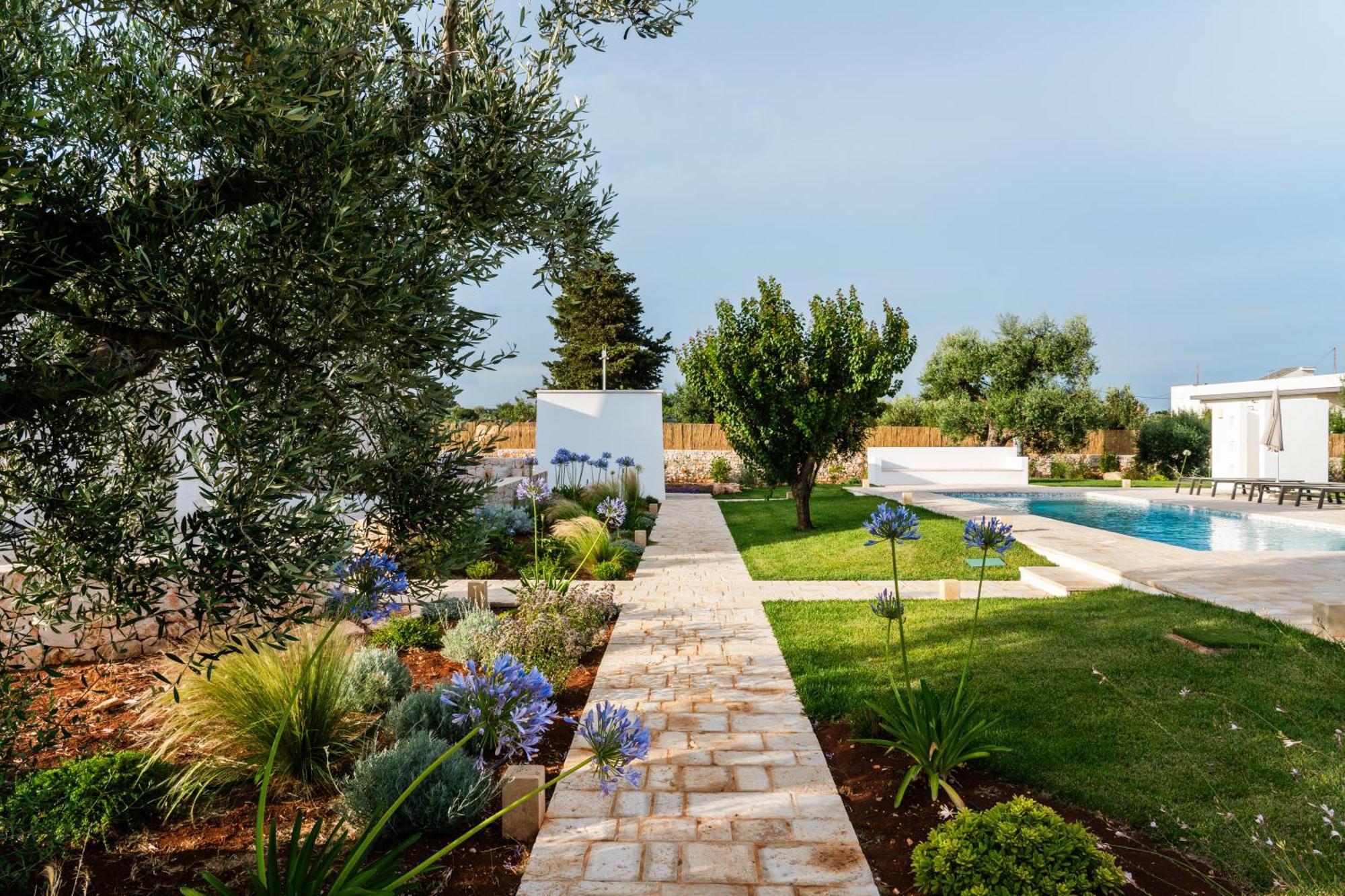 Trullo Jale - Boutique Apartments Остуни Экстерьер фото