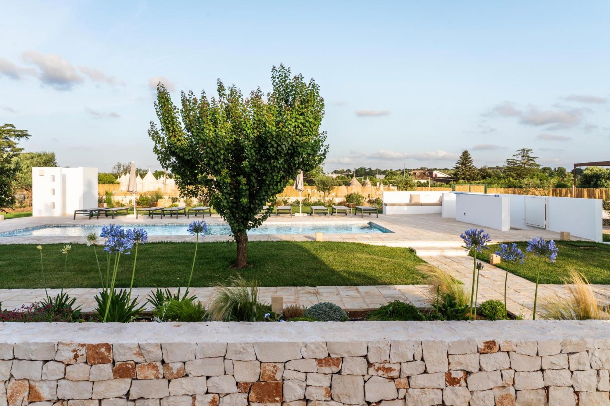 Trullo Jale - Boutique Apartments Остуни Экстерьер фото